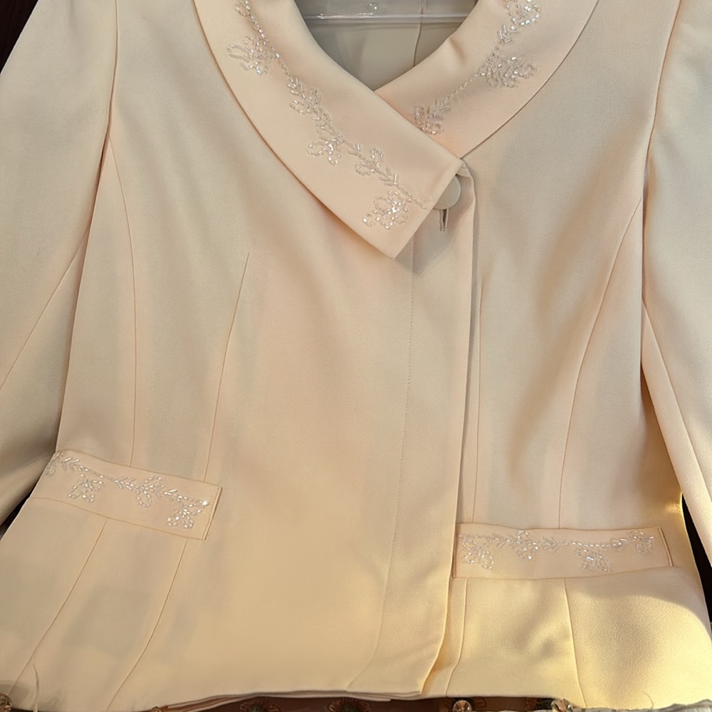 Suit - Picture 4 of 13